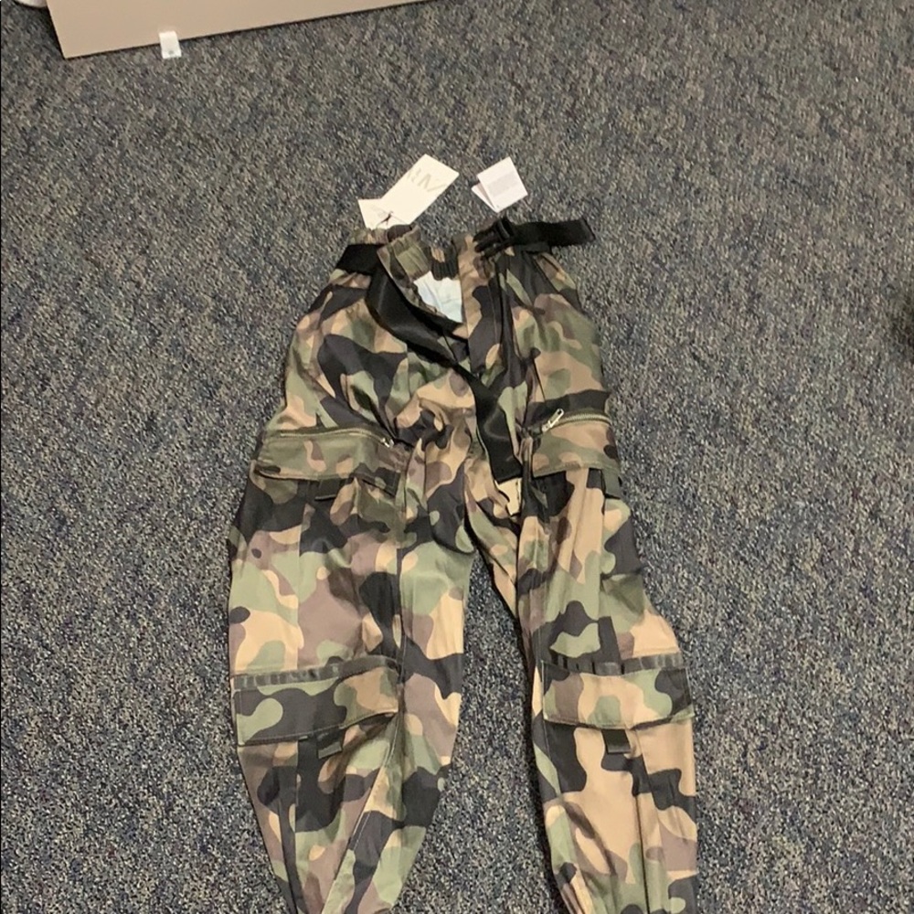 Zara camo cargo pants —BRAND NEW